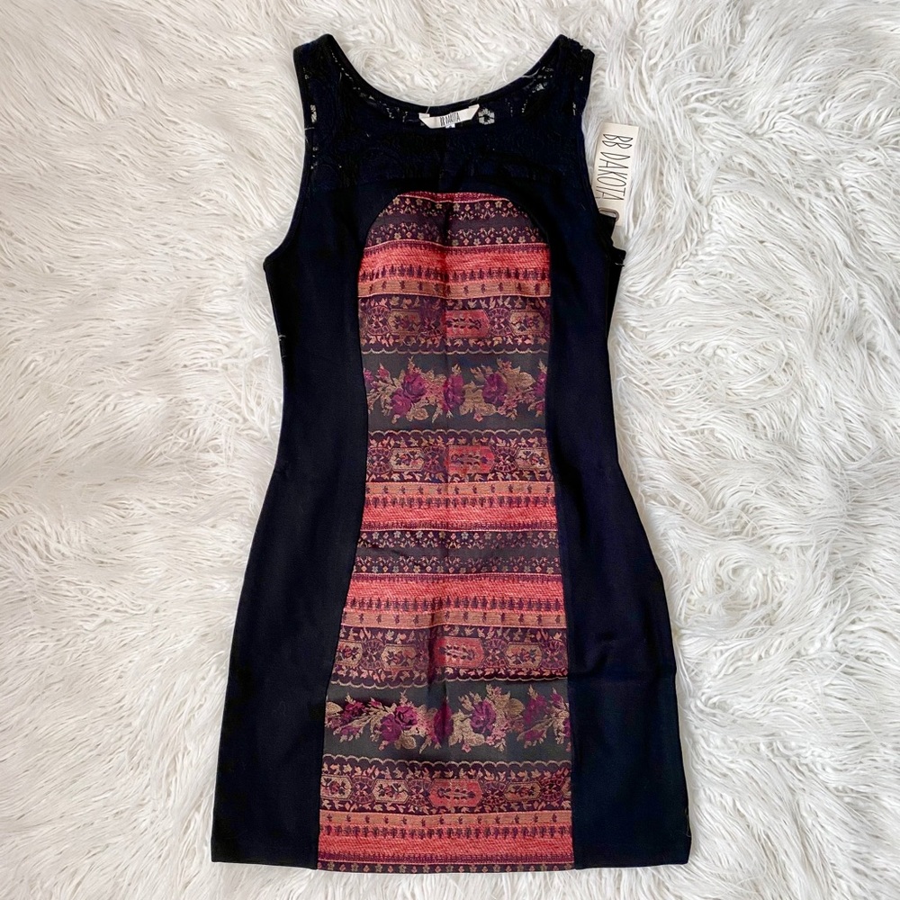 NEW BB Dakota Lace Floral Rug Sleeveless Dress